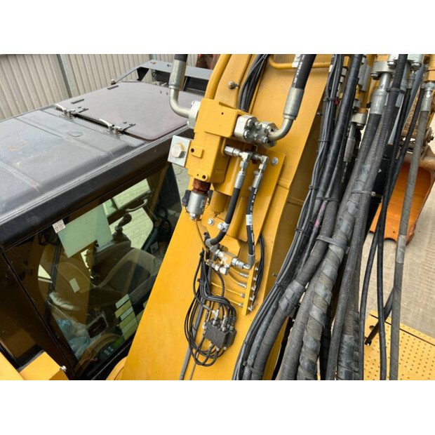 2018 Caterpillar 325FLCR-41077954