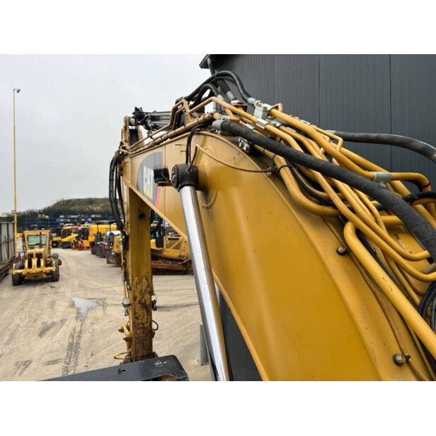 2018 Caterpillar 325FLCR-41077956