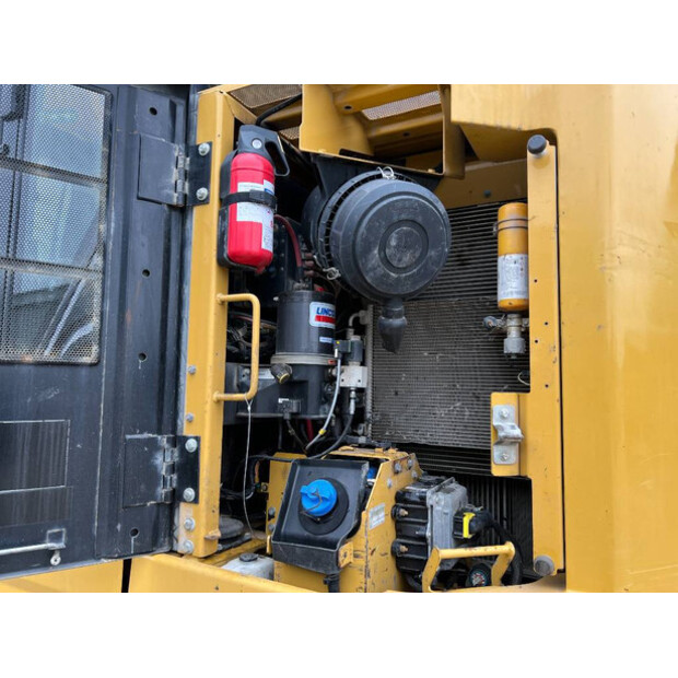 2018 Caterpillar 325FLCR-41077959