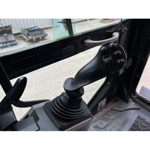 2018 Caterpillar 325FLCR-41077979