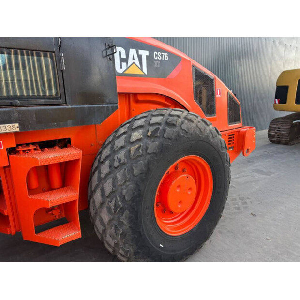 2011 كاتربيلر CS76 XT-41079254