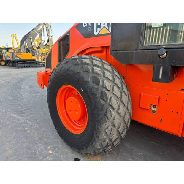 2011 كاتربيلر CS76 XT-41079255