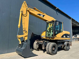 صورة ل حفارات بعجلات 2004 كاتربيلر M316C