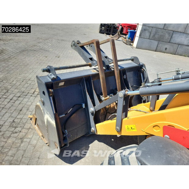 2017 CASE 590ST-41081599