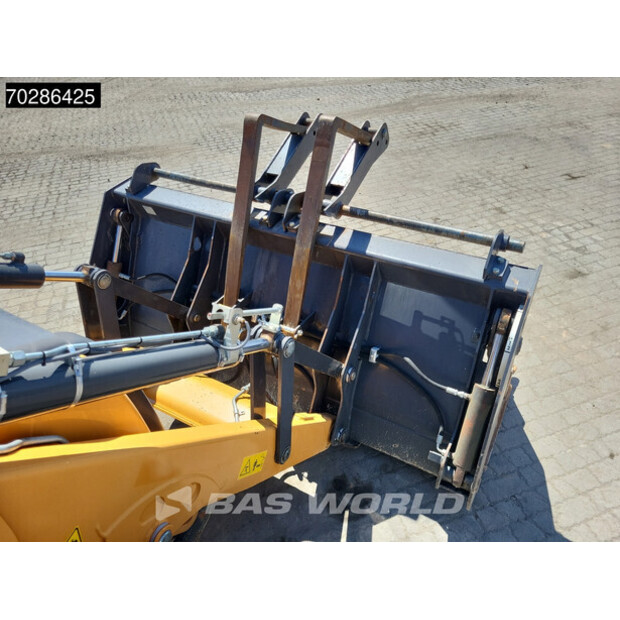 2017 CASE 590ST-41081600