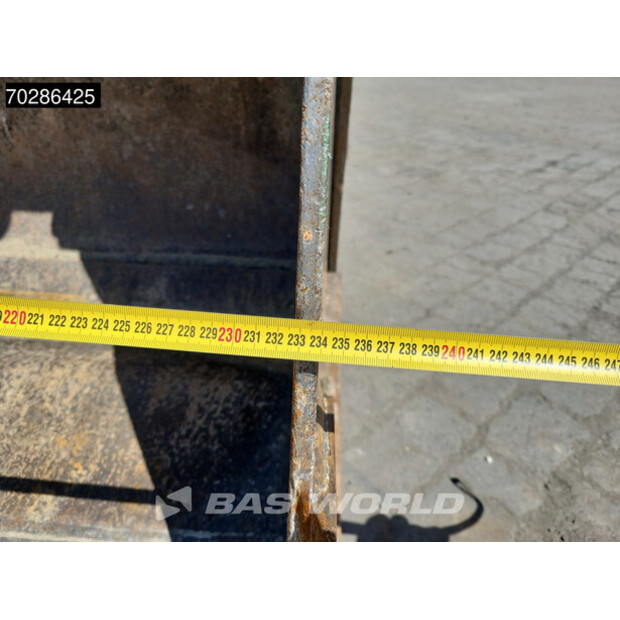 2017 CASE 590ST-41081605