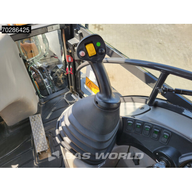 2017 CASE 590ST-41081646
