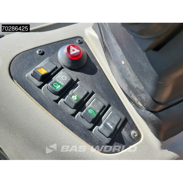 2017 CASE 590ST-41081654
