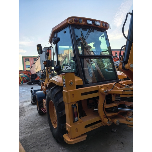 2022 JCB 3CX-41082455
