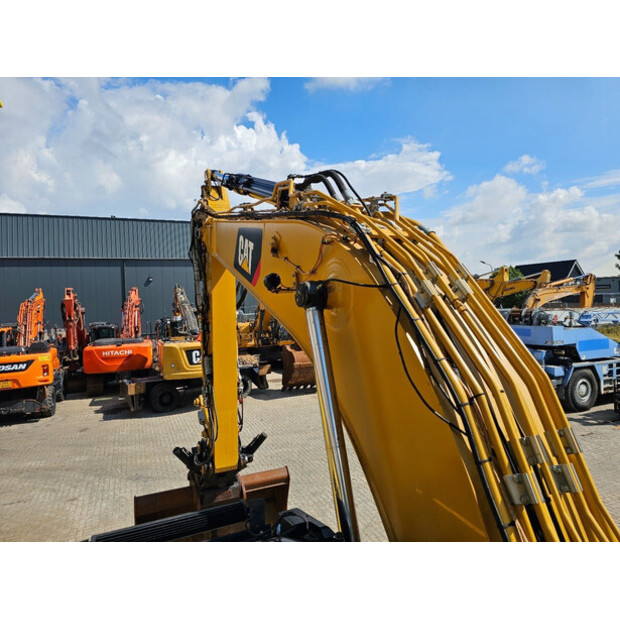 2018 Caterpillar 323-41098403
