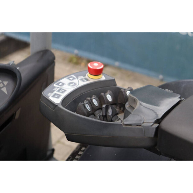 2012 Still RX20-20-41116035