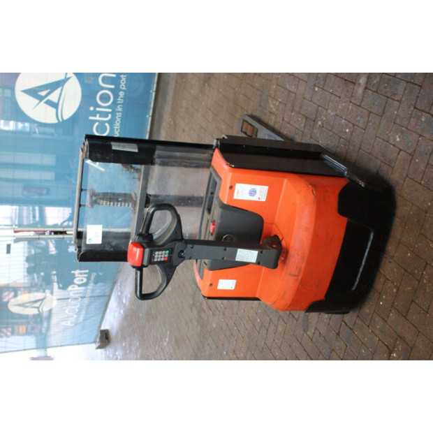 2015 BT SWE140L-41118796