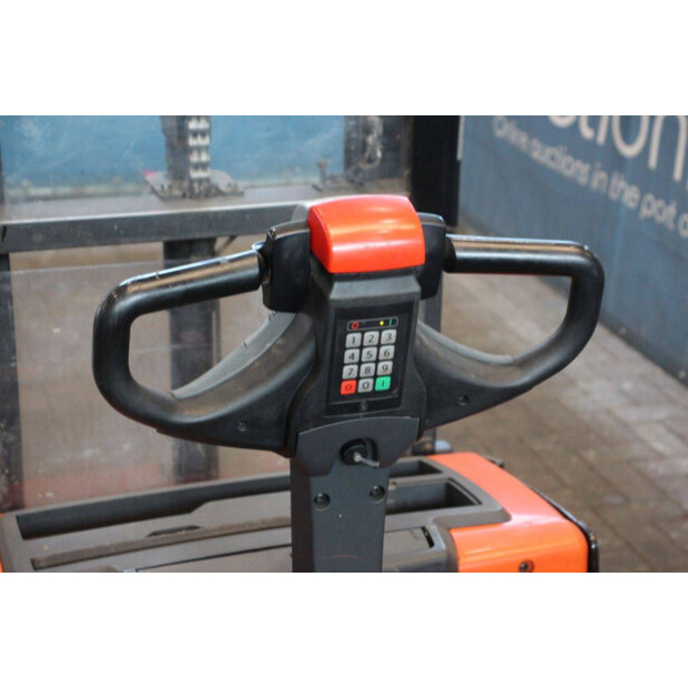 2015 BT SWE140L-41118809