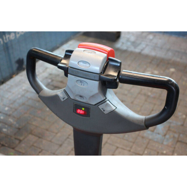 2015 BT SWE140L-41118810