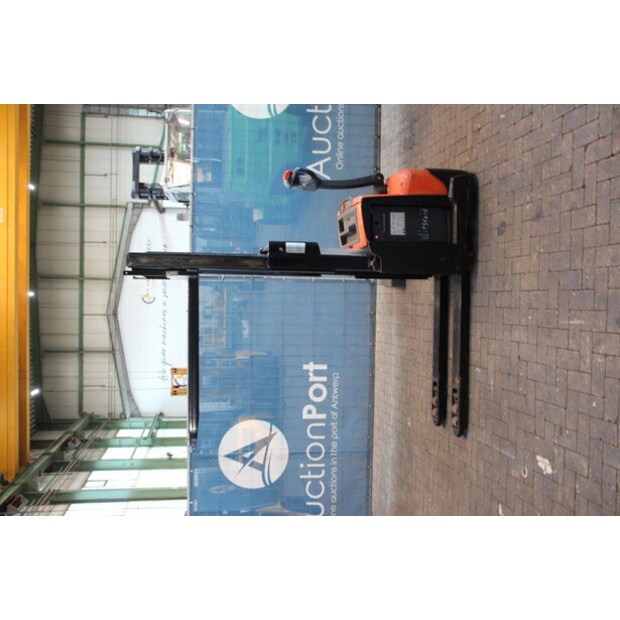 2015 BT SWE140L-41118813
