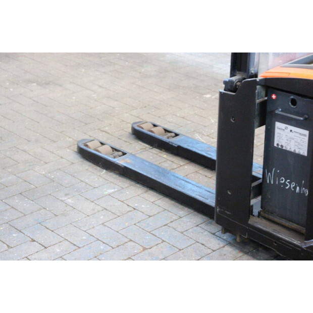 2015 BT SWE140L-41118816