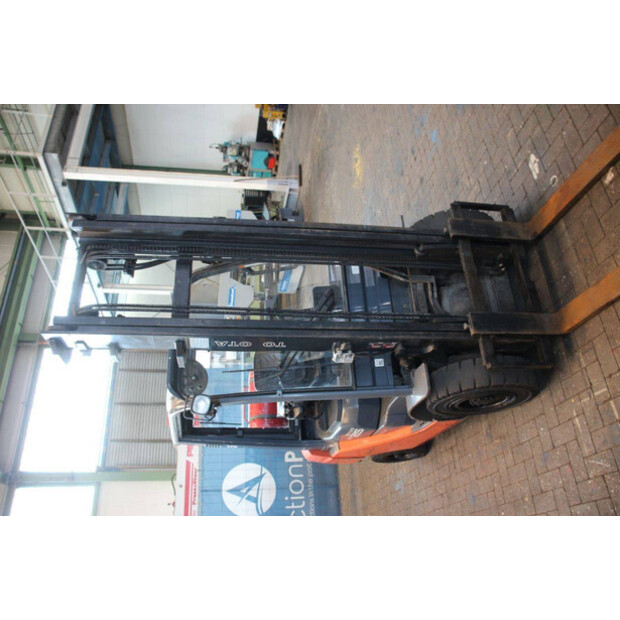 2009 Toyota 02-8FGF25-41119130