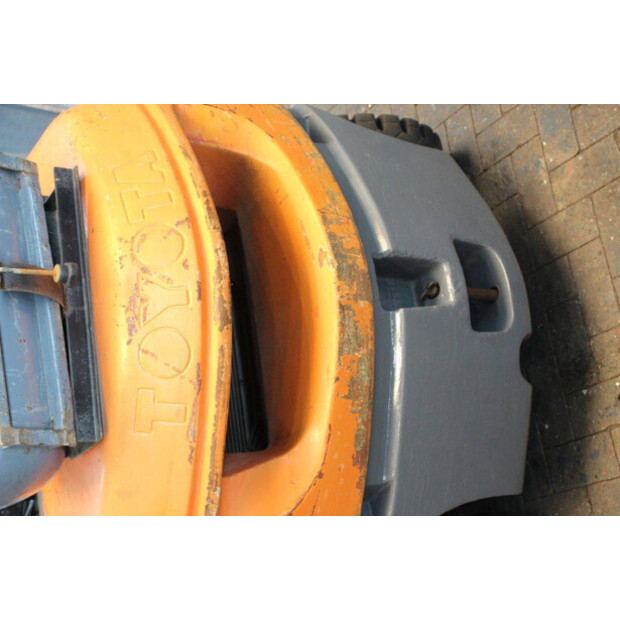 2003 Toyota 42-7FGF25-41119449