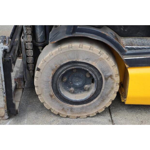 Komatsu FB25H-3R-41119770