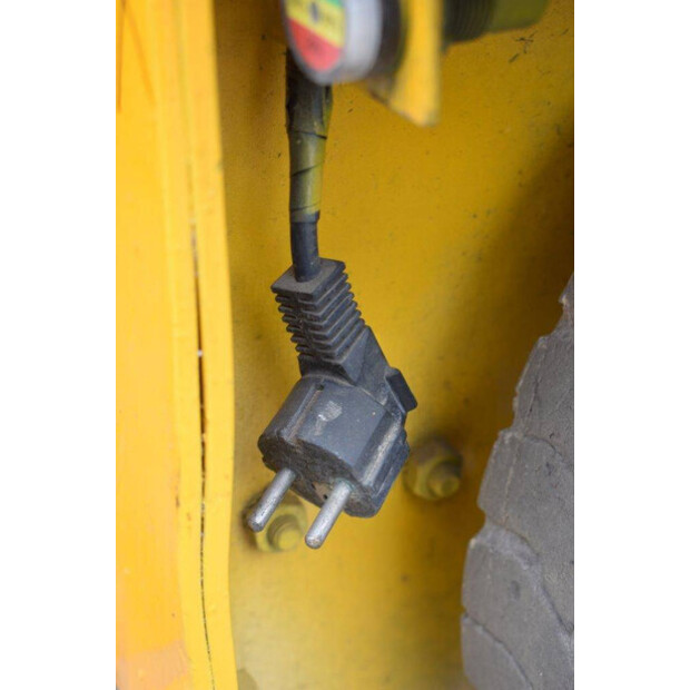 2002 هولوت COMPACT 8-41120826
