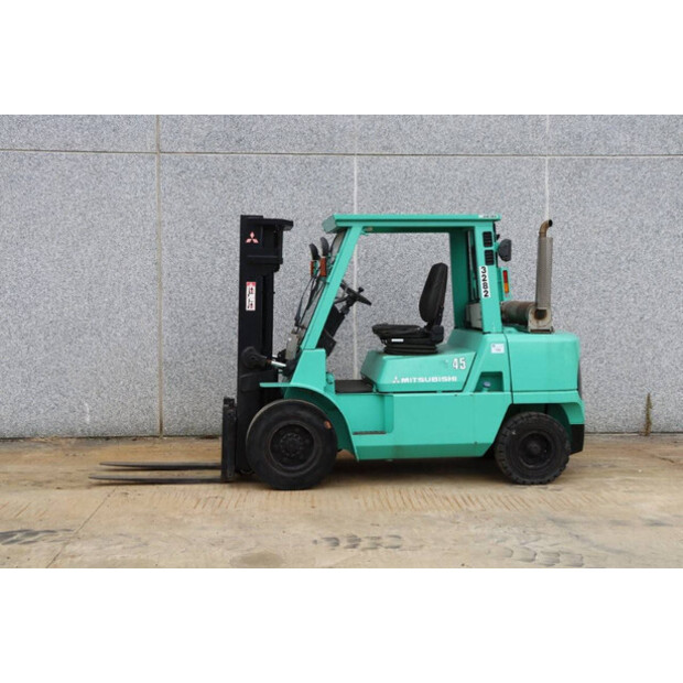 2004 ميتسوبيشي FD45K-41120852