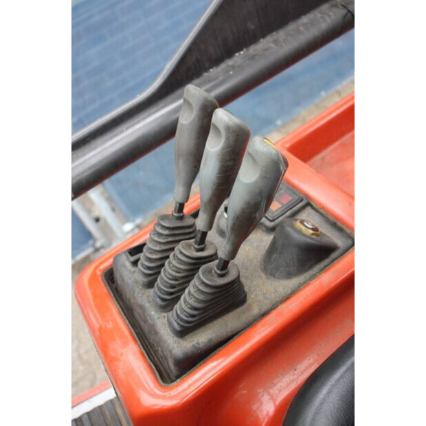 2004 بي تي CBG 25-41121124