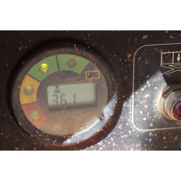 2015 جيه ال جي R6-41121755