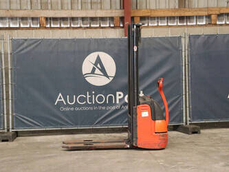 Image for Pedestrian Pallet Stacker 2005 Linde L12