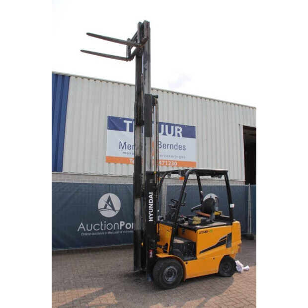 2009 Hyundai 25B-9-41123817