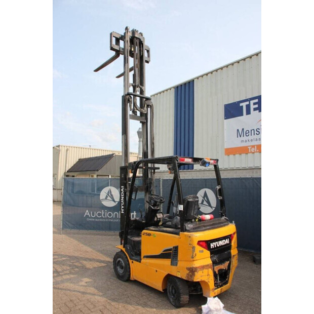 2009 Hyundai 25B-9-41123819