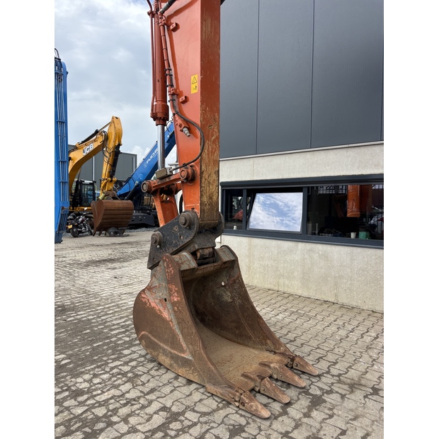 2020 Hitachi ZX210LC-6-41129531