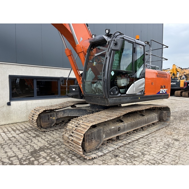 2020 Hitachi ZX210LC-6-41129533