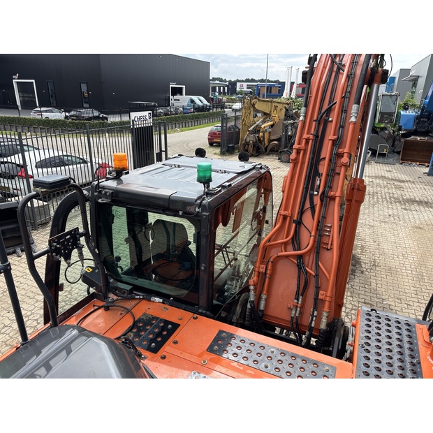 2020 Hitachi ZX210LC-6-41129551