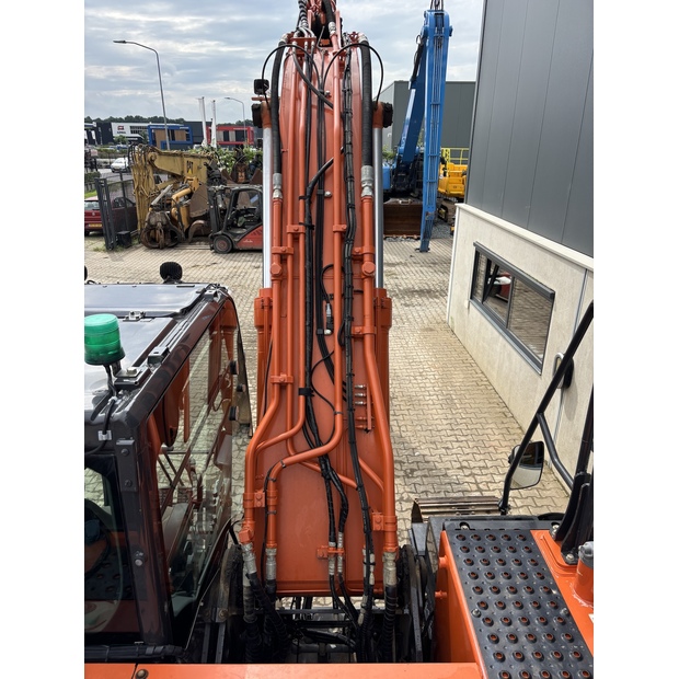 2020 Hitachi ZX210LC-6-41129552