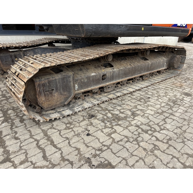 2020 Hitachi ZX210LC-6-41129553
