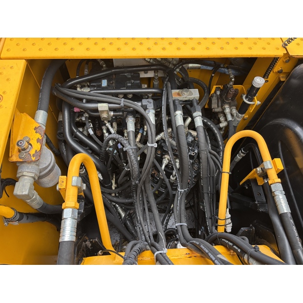 2016 جيه سي بي JS160W-41129696