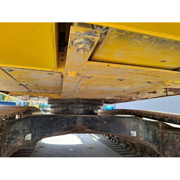 2017 Komatsu PC240LC-10-41138679