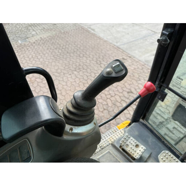 2019 جيه سي بي 86C-1-41139029