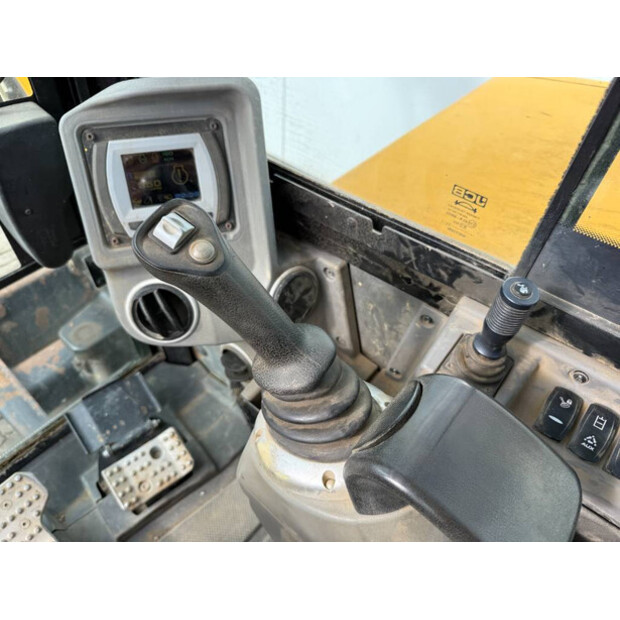 2019 جيه سي بي 86C-1-41139030