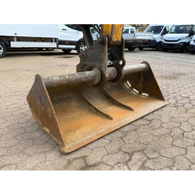 2019 جيه سي بي 86C-1-41139036
