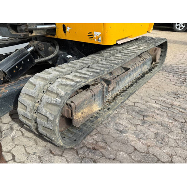 2019 جيه سي بي 86C-1-41139040