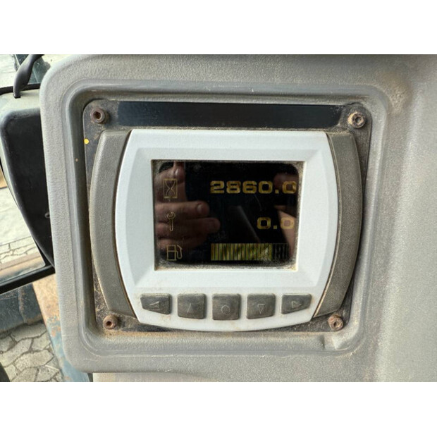 2019 جيه سي بي 86C-1-41139049