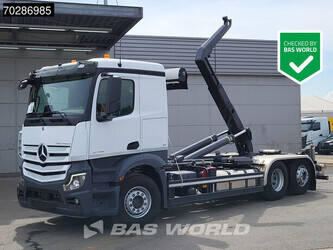 صورة ل شاحنات مع هوك 2022 مرسيدس بنز Actros 2745