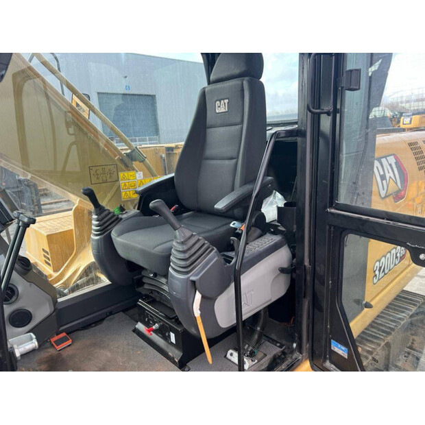 2025 Caterpillar 320D3 GC-41160446