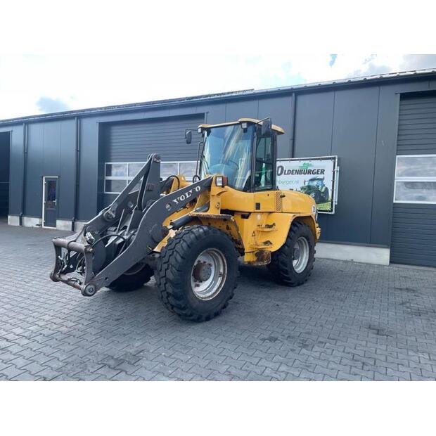 فولفو L40B-41160991
