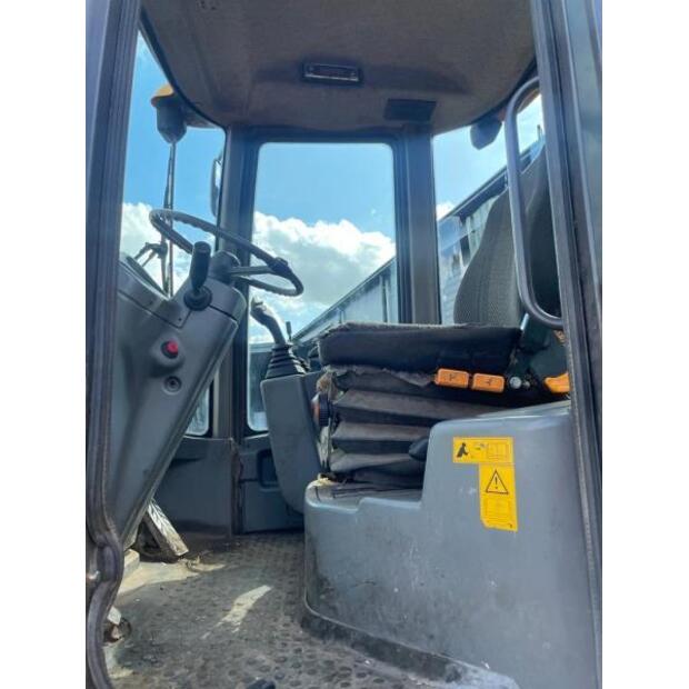 فولفو L40B-41161000