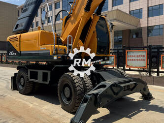 صورة ل حفارات بعجلات 2022 هيونداي R210-9