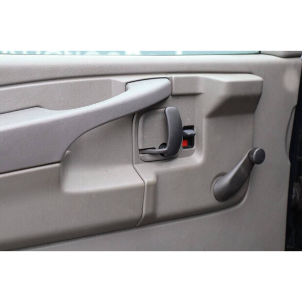Chevrolet Express Cargo Van-41161780