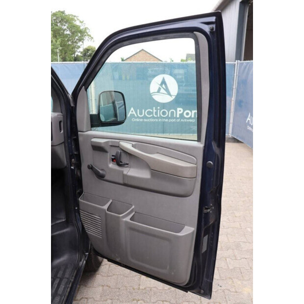 Chevrolet Express Cargo Van-41161792