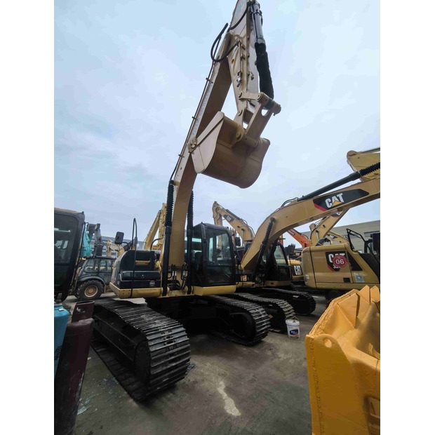 2022 Caterpillar 320D-41168378